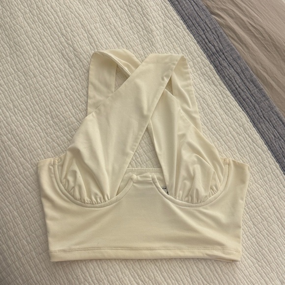 Princess Polly Cream white cropped front Crosed cropped top - Picture 4 of 4